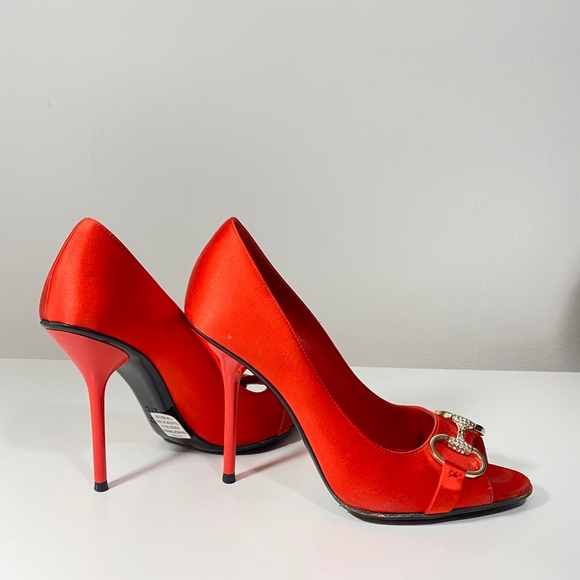 Gucci Peep Toe Satin Heels!! - Picture 2 of 9